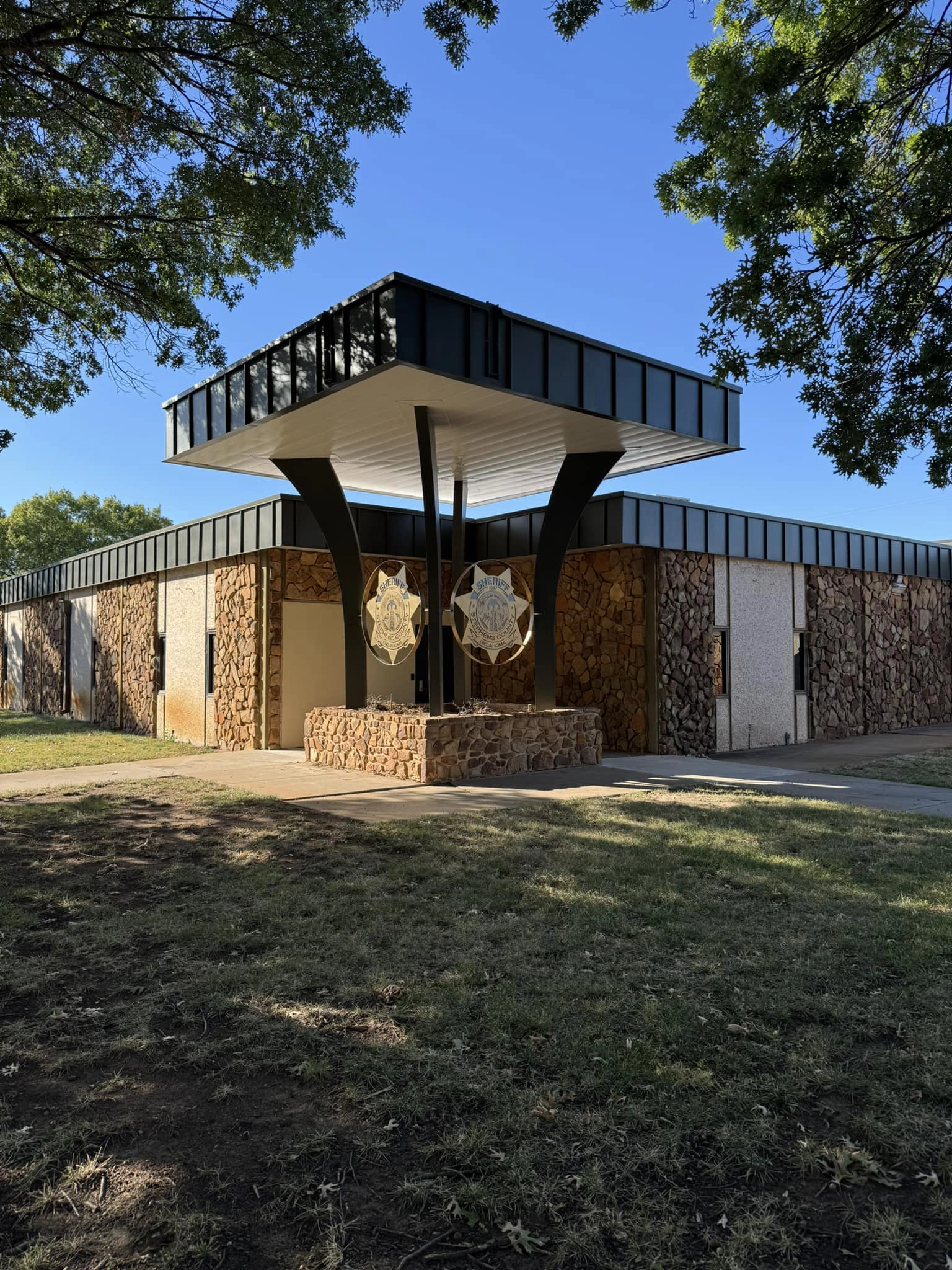 front of the stephens county sheriff's office